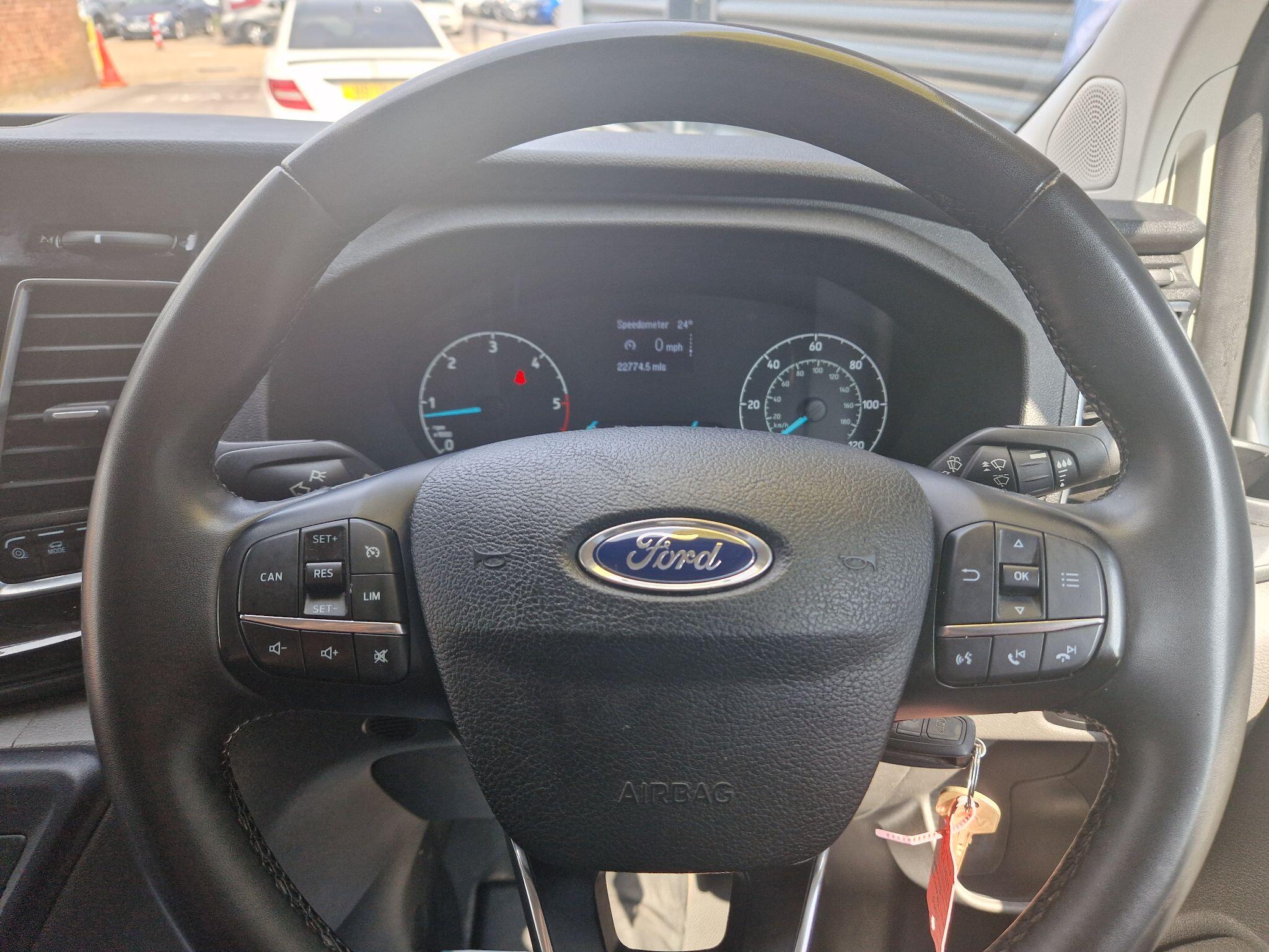 Ford Transit Custom image 16